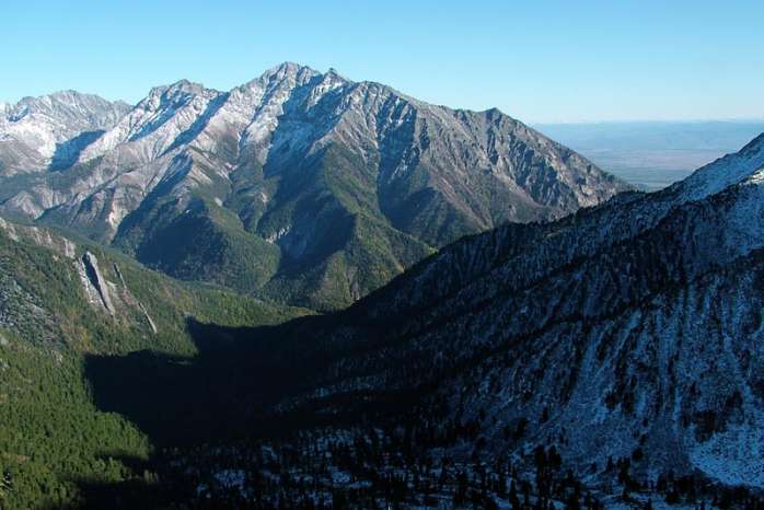Вид на вершину горы Аршан.