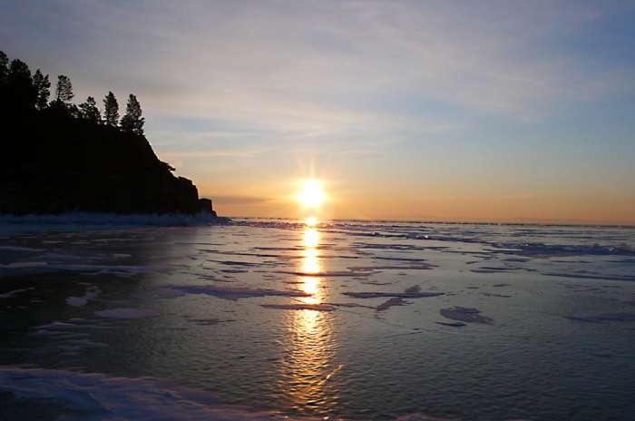 Восход солнца на Байкале.