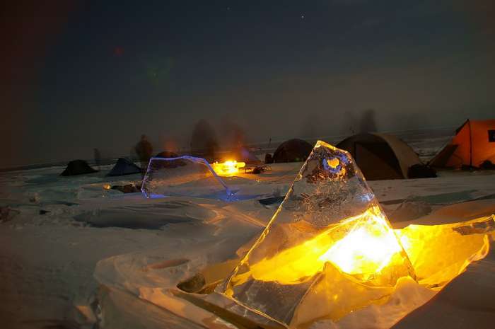Палатки на льду Байкала.